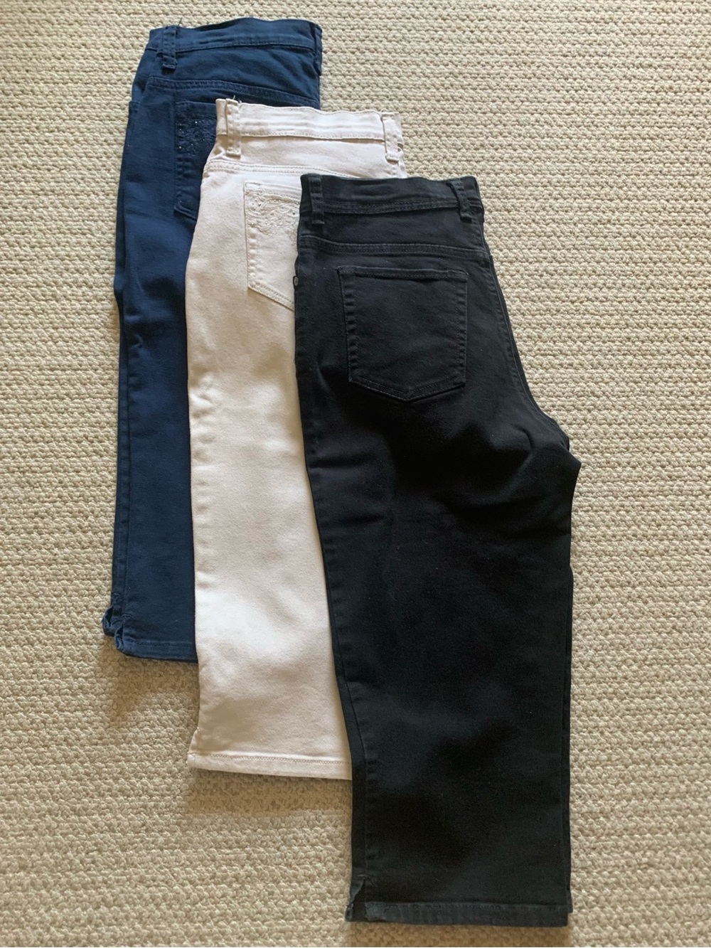 Lot of Three Gloria Vanderbilt Size 10 Capris In Black, Beige, Navy Denim